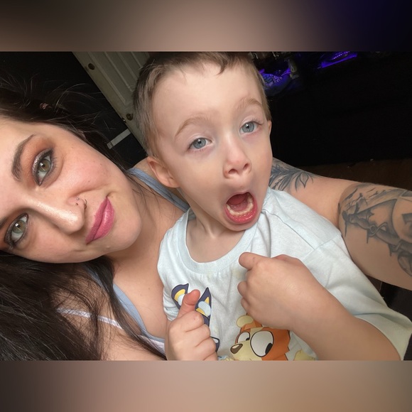 Meet your Posher, Casie - Picture 4 of 5